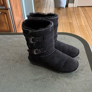 Women’s Bearpaw Brown buckle detail boots size 10